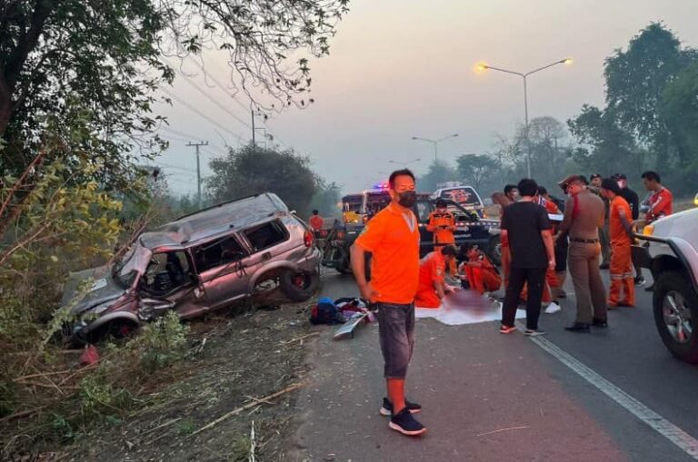 ထိုင်းမှာ တရားမဝင် မြန်မာလုပ်သားတွေ လိုက်ပါလာတဲ့ကား တိမ်းမှောက်ပြီး နှစ်ဦး သေဆုံး