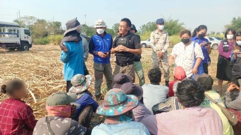 လုပ်ခလစာမပေးဘဲ သေနတ်နဲ့ ခြိမ်းခြောက်ပြီး စေခိုင်းခံရတဲ့ မြန်မာအလုပ်သမားများကို ကယ်ထုတ်