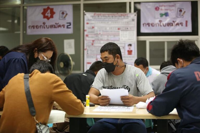 ထိုင်းရွှေ့ပြောင်းအလုပ်သမားတွေ နိင်ငံသို့ ဘတ် ၂၉၉ ဘီလီယံပြန်ပို့ပေး