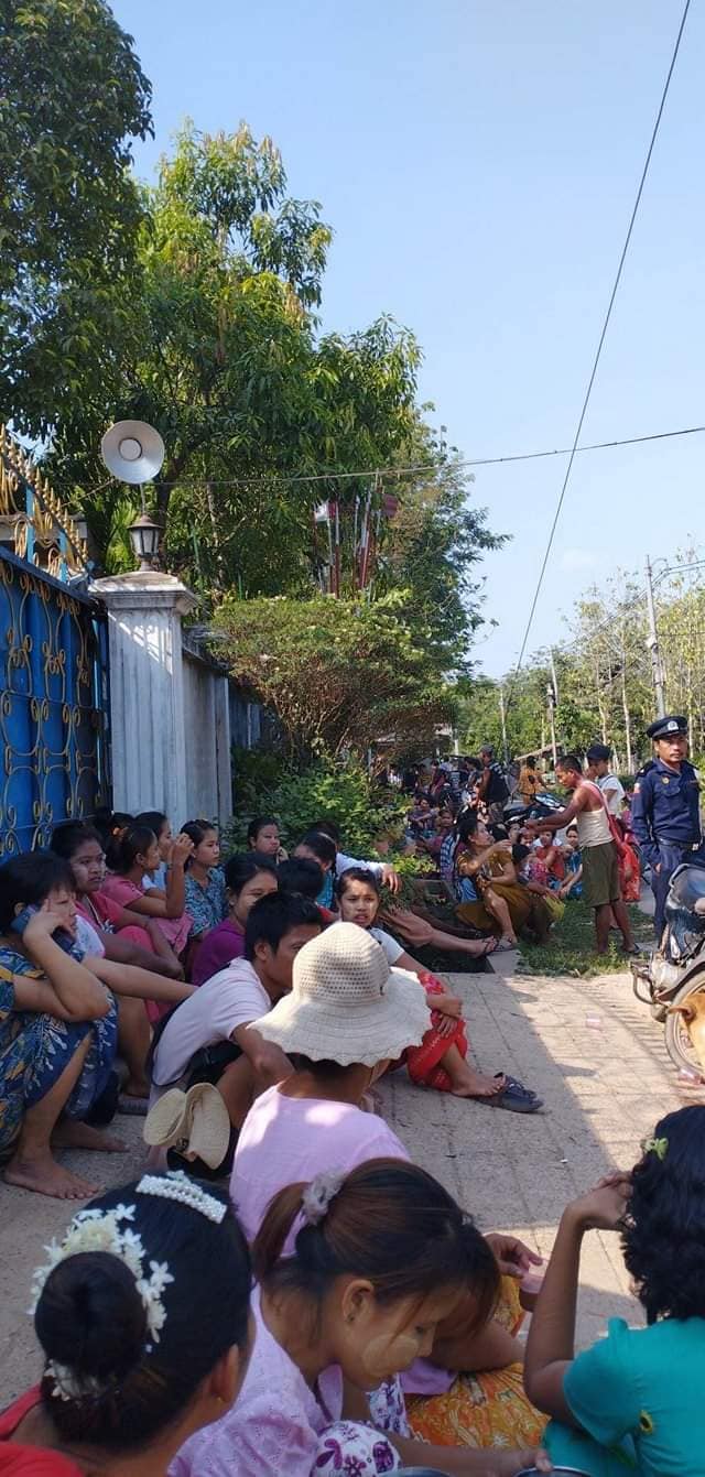လှည်းကူးမြို့နယ်က Billion Smileအထည်ချုပ်စက်ရုံ လစာထုတ်မပေးဘဲ ပိတ်ထားတယ်လို့ဆို