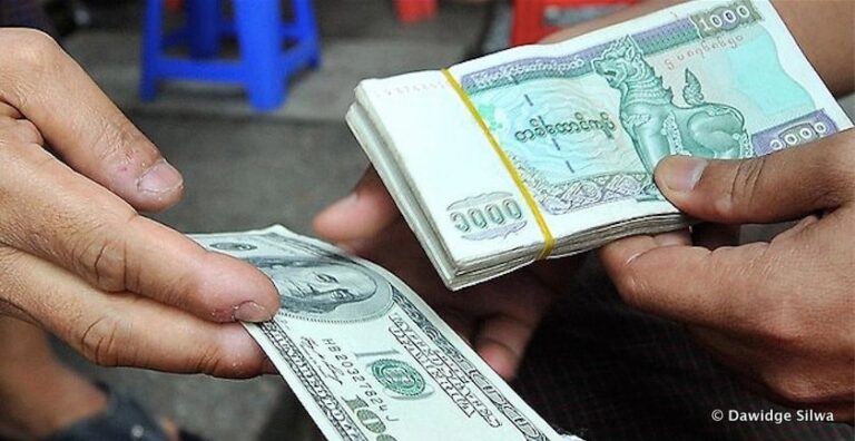 ငွေစျေးမငြိမ်လို့ ပြည်ပသွားမယ့်လုပ်သားတွေဝန်ဆောင်ခ ပိုကုန်ကျဖို့ရှိနေတယ်လို့ဆို