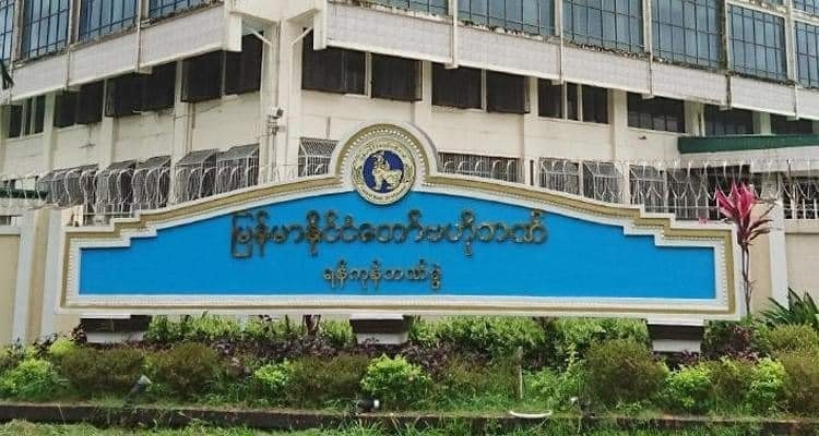 ပြည်ပရောက်မြန်မာတွေ လစာရဲ့ ၂၅ ရာခိုင်နှုန်း မိသားစုဆီဘဏ်က​ေနလွှဲဖို့ သတ်မှတ်မှု လက်တွေ့မှာအဆင်မပြေ