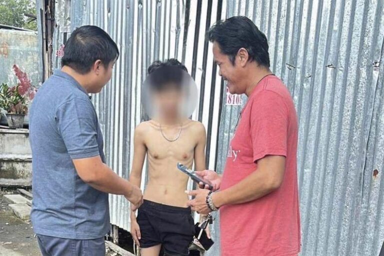 ထိုင်းက ဈေးဝယ်စင်တာကို သေနတ်နဲ့ပစ်မယ်လို့ ဖေ့စ်ဘွတ်မှာ ရေးသားမှုနဲ့ ဖမ်းဆီးခံထားရတဲ့ မြန်မာလူငယ်ရဲ့ ဖုန်းဟာ အဟက်ခံထားရပြီး သူ ရေးသားတာမဟုတ်ဘူးလို့ဆို