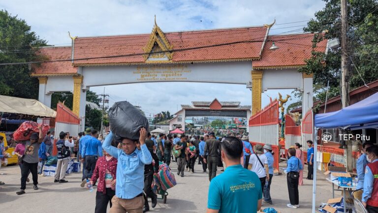 နယ်စပ်တိုက်ပွဲများကြောင့် ကမ္ဘောဒီးယားနိုင်ငံသား ၂ သိန်းကျော် ထိုင်းကထွက်ခွာ