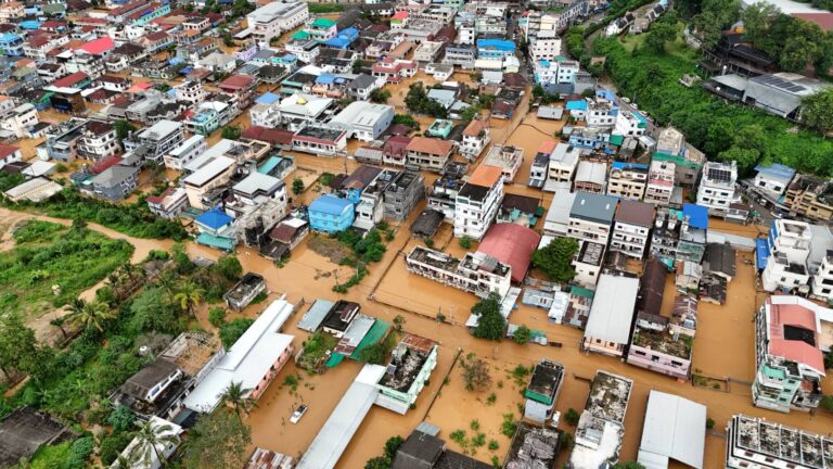 ထိုင်း-မြန်မာနယ်စပ် မယ်ဆိုင်မြို့တွင်ရေကြီး