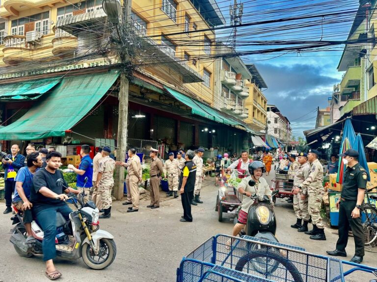 မြန်မာစျေးသည်တွေရန်ဖြစ်အပြီး မဲဆောက်စျေးကိုရဲဝင်ဖမ်း