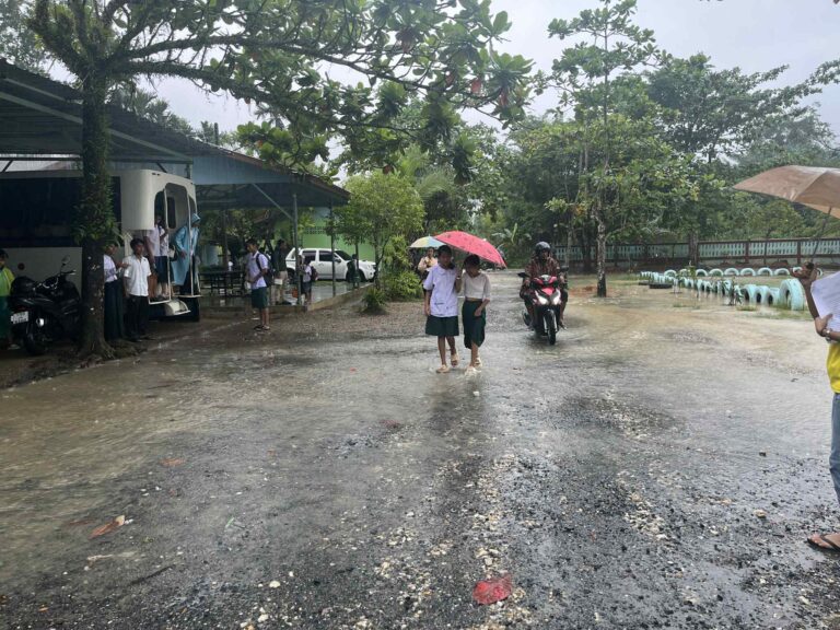 ထိုင်းတောင်ပိုင်းမှာ မိုးသည်းထန် လမ်းအချို့ရေကြီး